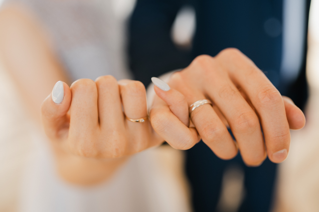 Ultimate guide to wedding anniversaries from 1 to 100 years!