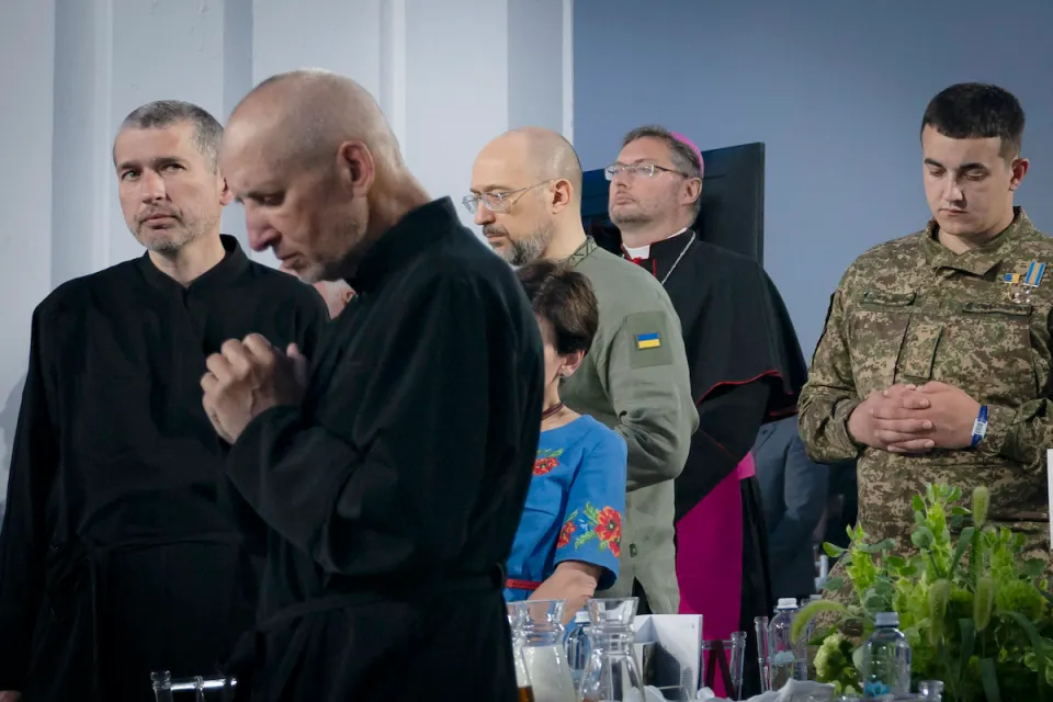 Freed priest speaks of time in Russian captivity